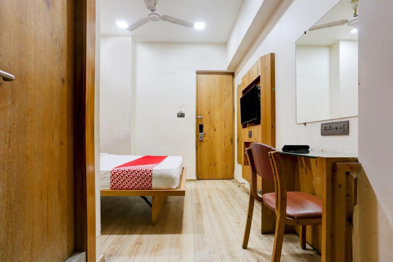 OYO 81549 Hotel Elegance Nx Bombay Exterior foto